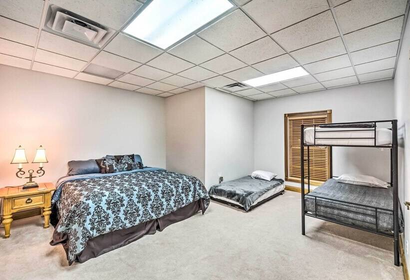 Lake Cumberland Retreat W/ Deck & Views!