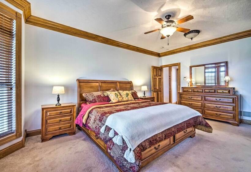 Lake Cumberland Retreat W/ Deck & Views!