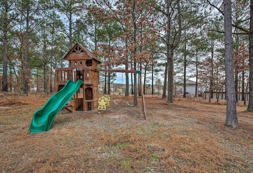 Broken Bow Cabin W/ Hot Tub & Deck   4 Mi To Lake!