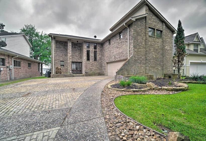 Lavish Lakefront House W/ Pool Table & Patio!