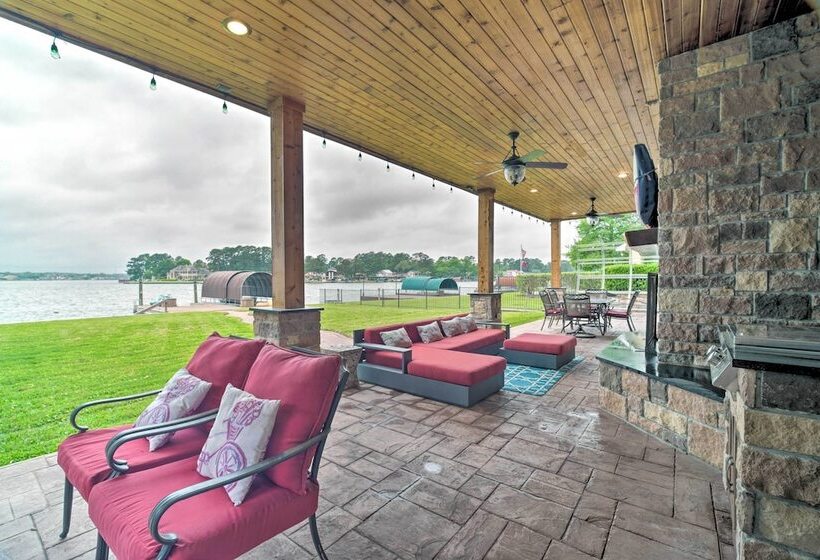 Lavish Lakefront House W/ Pool Table & Patio!