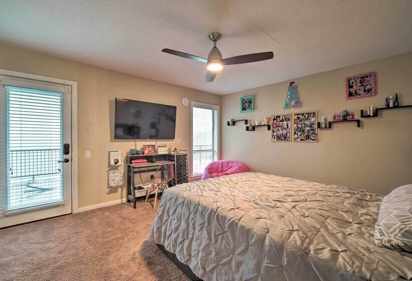 Lavish Lakefront House W/ Pool Table & Patio!