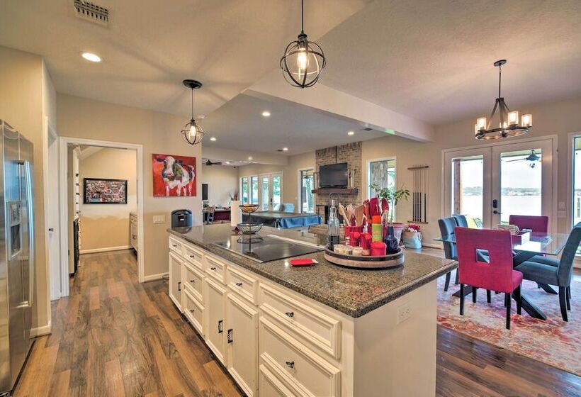 Lavish Lakefront House W/ Pool Table & Patio!