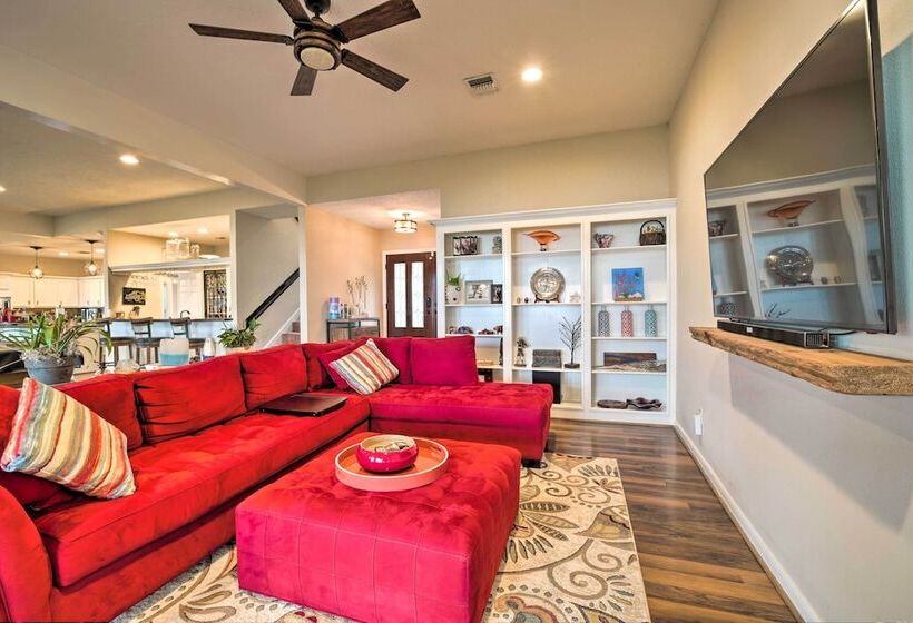 Lavish Lakefront House W/ Pool Table & Patio!