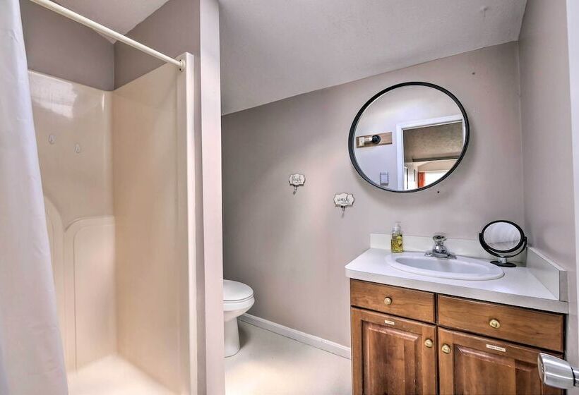 Loft Unplugged W/ Outdoor Space In Amish Country!