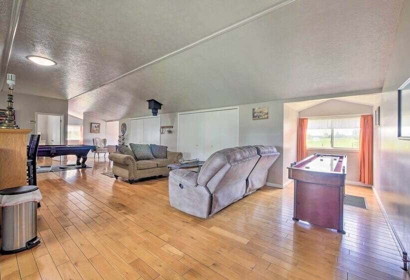 Loft Unplugged W/ Outdoor Space In Amish Country!