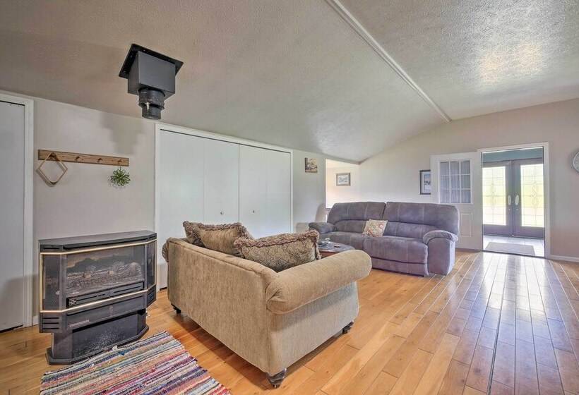 Loft Unplugged W/ Outdoor Space In Amish Country!