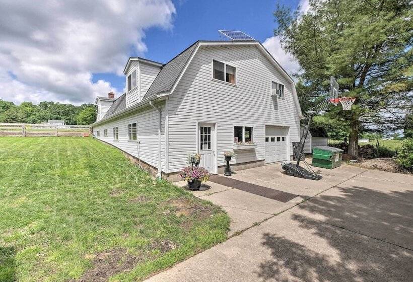 Loft Unplugged W/ Outdoor Space In Amish Country!