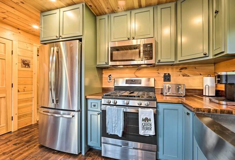 Londonderry Chalet W/ Deck, Fire Pit & Views!