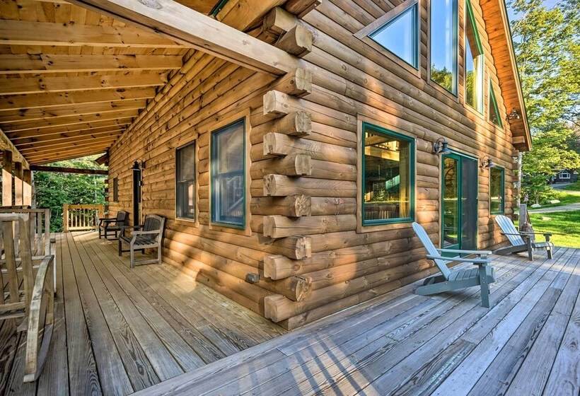 Londonderry Chalet W/ Deck, Fire Pit & Views!