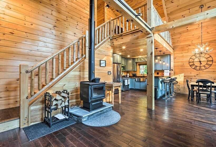 Londonderry Chalet W/ Deck, Fire Pit & Views!