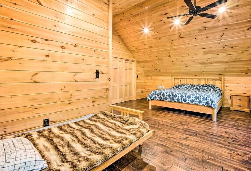 Londonderry Chalet W/ Deck, Fire Pit & Views!