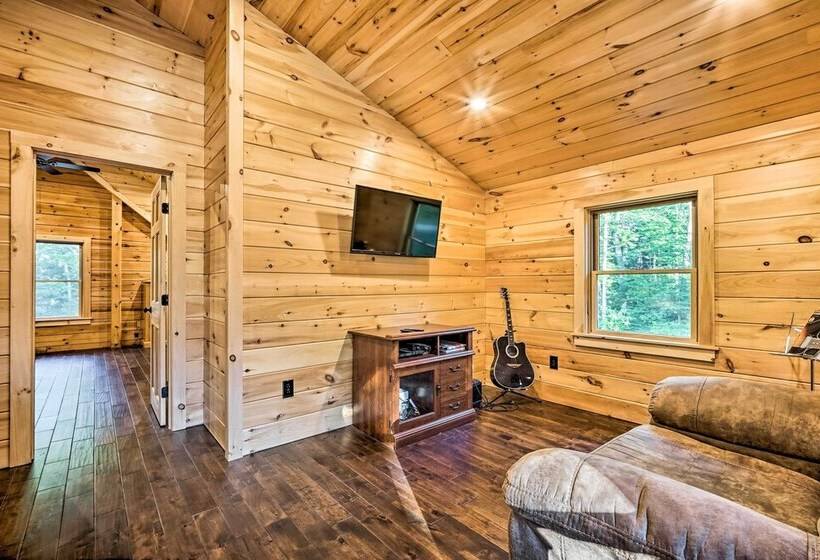 Londonderry Chalet W/ Deck, Fire Pit & Views!