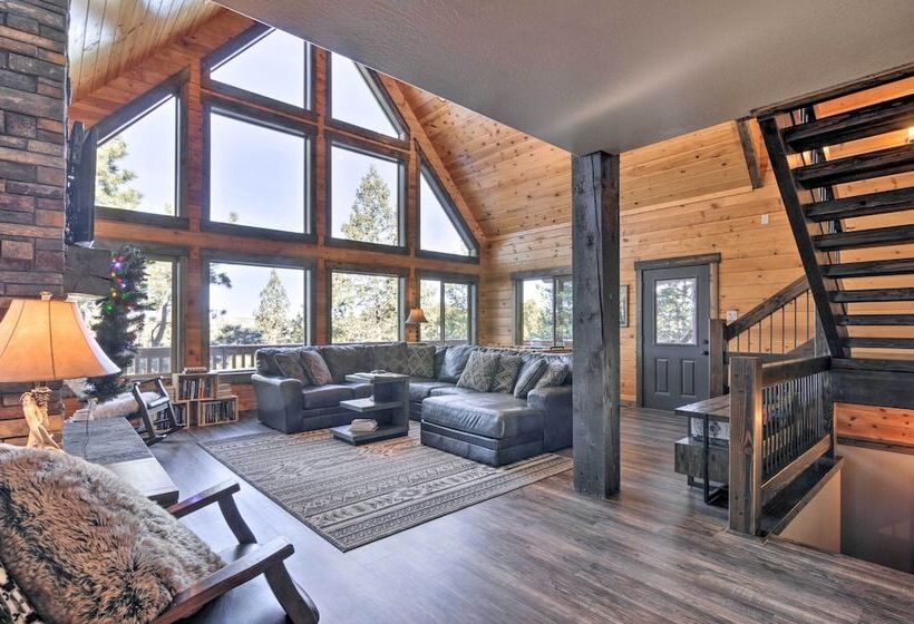 Longview Lodge  W/ Furnished Deck & Fire Pit!