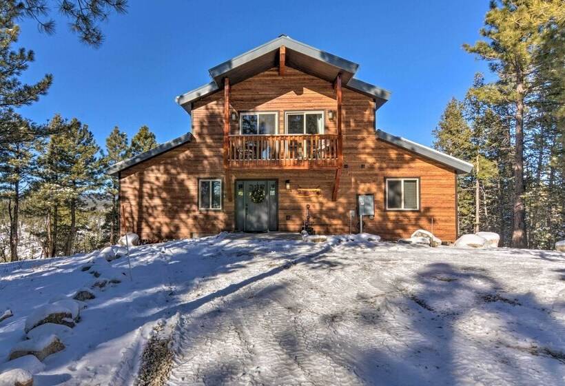 Longview Lodge  W/ Furnished Deck & Fire Pit!