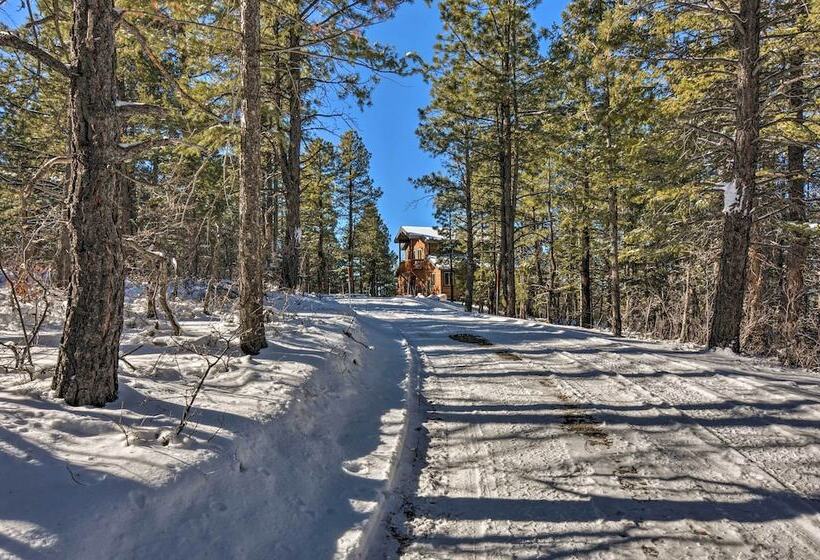 Longview Lodge  W/ Furnished Deck & Fire Pit!