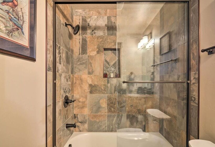 Longview Lodge  W/ Furnished Deck & Fire Pit!