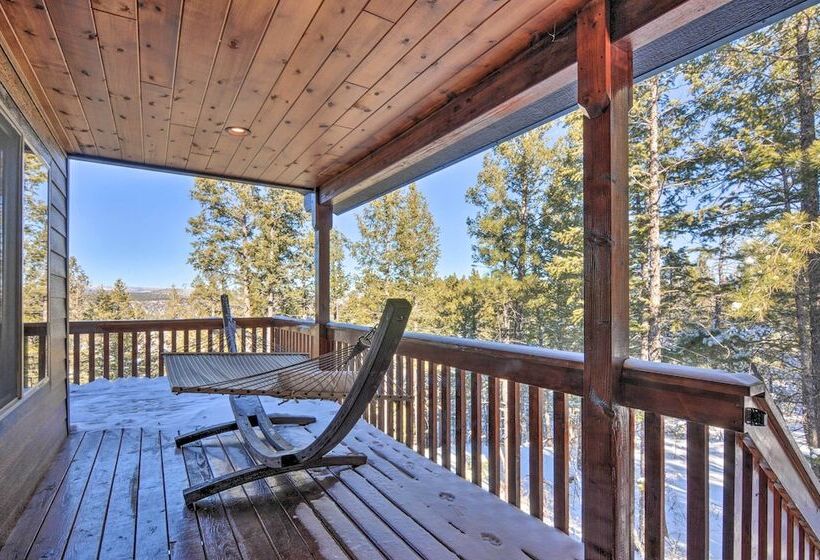 Longview Lodge  W/ Furnished Deck & Fire Pit!