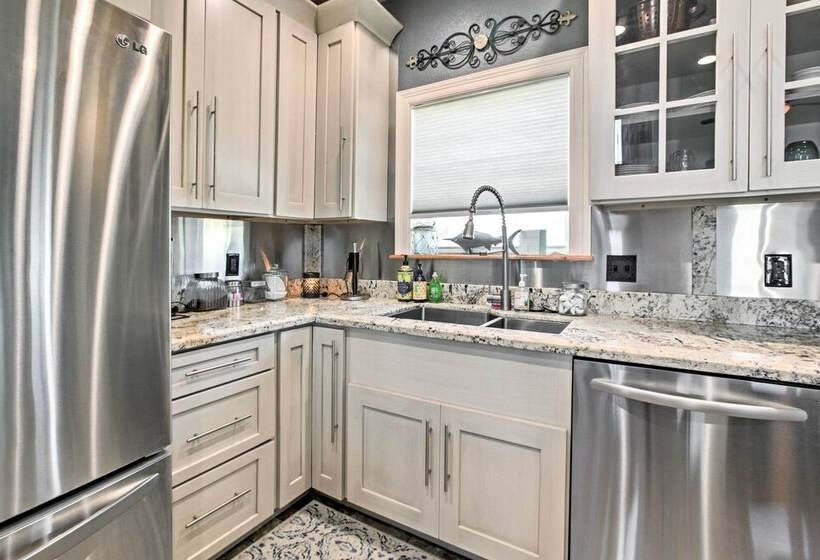 Steps From Gulf: Freeport Home W/ Water Views