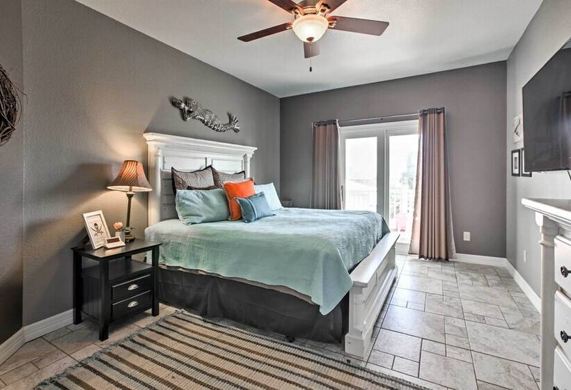 Steps From Gulf: Freeport Home W/ Water Views