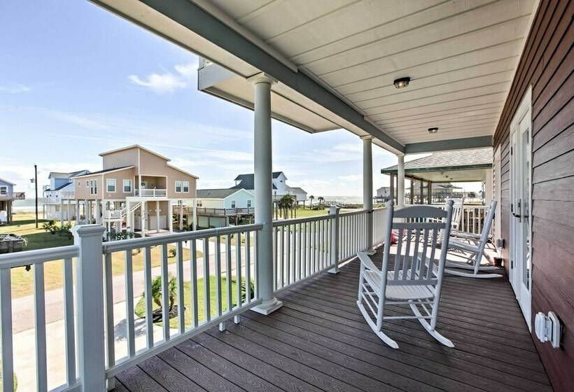 Steps From Gulf: Freeport Home W/ Water Views