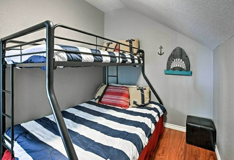 Steps From Gulf: Freeport Home W/ Water Views