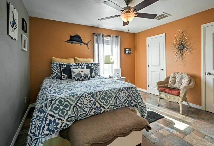 Steps From Gulf: Freeport Home W/ Water Views