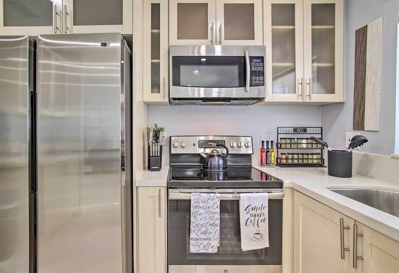 Lovely Lauderhill Retreat < 12 Mi To Beach!