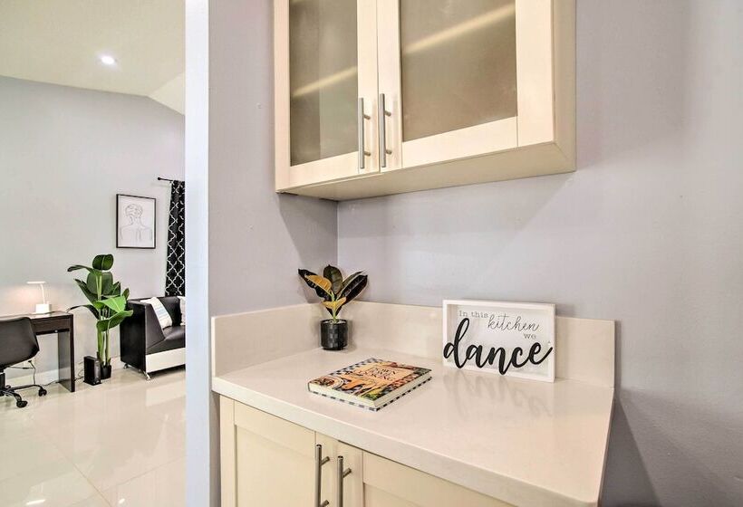 Lovely Lauderhill Retreat < 12 Mi To Beach!