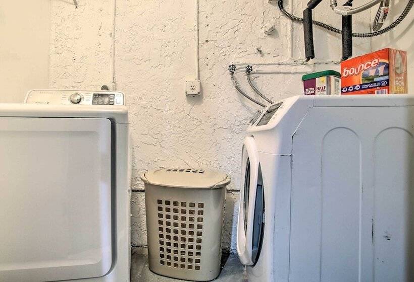 Lovely Lauderhill Retreat < 12 Mi To Beach!