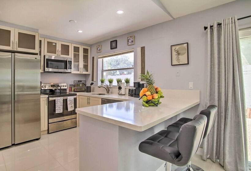 Lovely Lauderhill Retreat < 12 Mi To Beach!