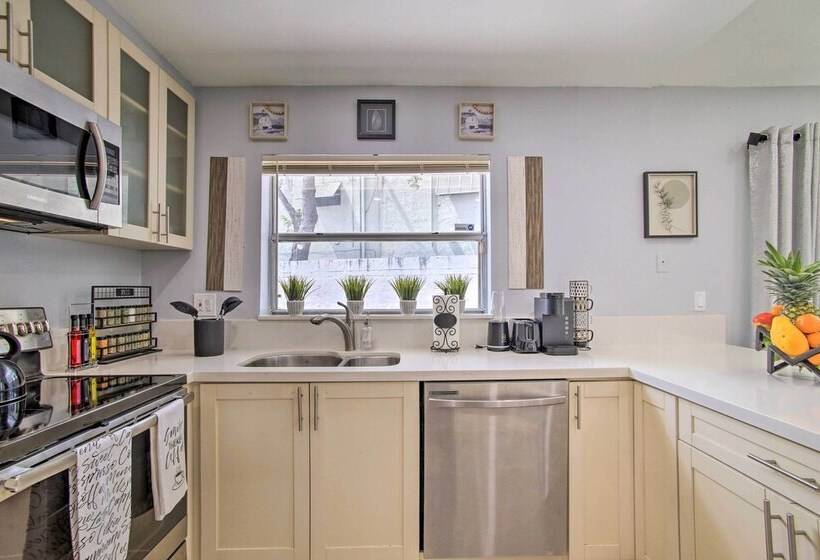 Lovely Lauderhill Retreat < 12 Mi To Beach!