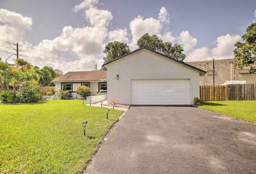 Lovely Lauderhill Retreat < 12 Mi To Beach!