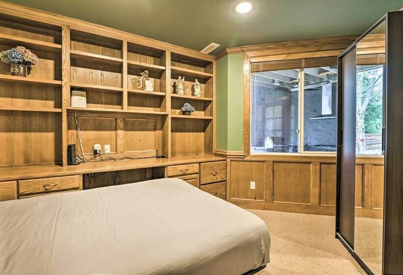 Luxe Bellevue Mansion  Gated Yard + Grill!