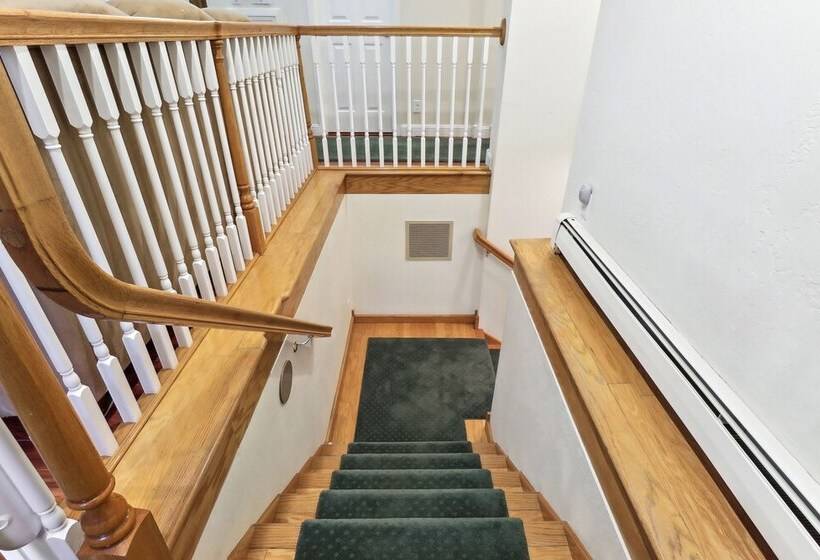 Lake Tahoe Family Home W/ Hot Tub & Game Room!