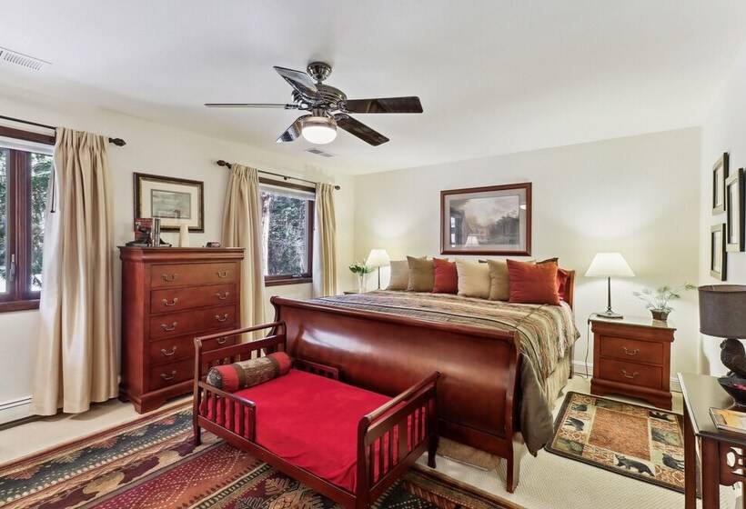 Lake Tahoe Family Home W/ Hot Tub & Game Room!