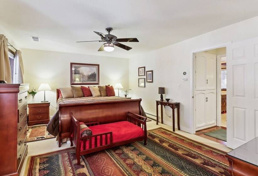 Lake Tahoe Family Home W/ Hot Tub & Game Room!