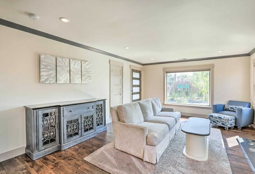 Luxe Home W/ Backyard Oasis ~ 1 Mi To Midtown