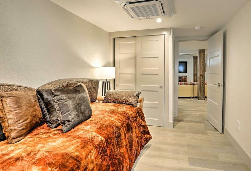 Luxe Home W/ Backyard Oasis ~ 1 Mi To Midtown