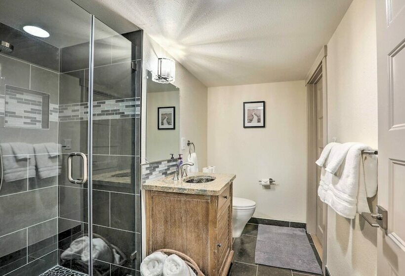 Luxe Home W/ Backyard Oasis ~ 1 Mi To Midtown