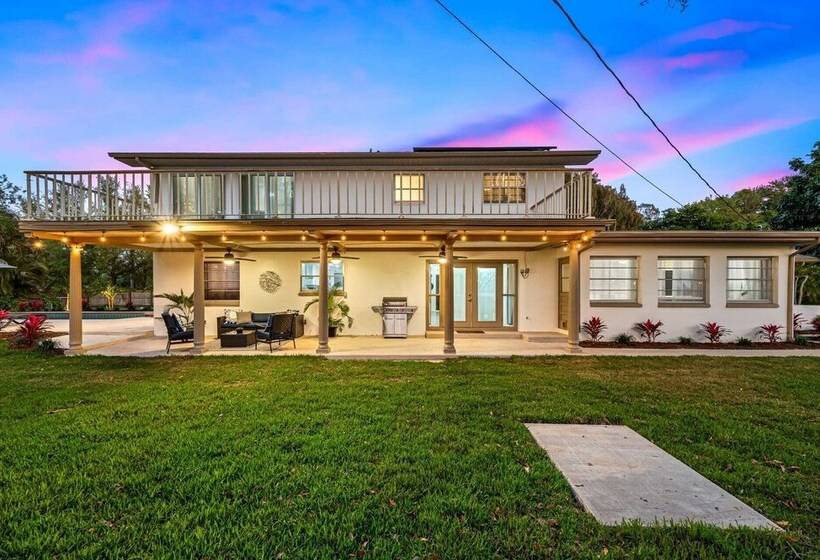 Luxe Largo Retreat: Pool, Games, Basketball & More