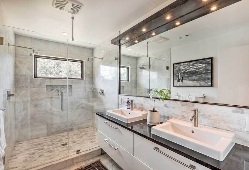 Luxe Mid Century Austin Home W/ Canyon Views