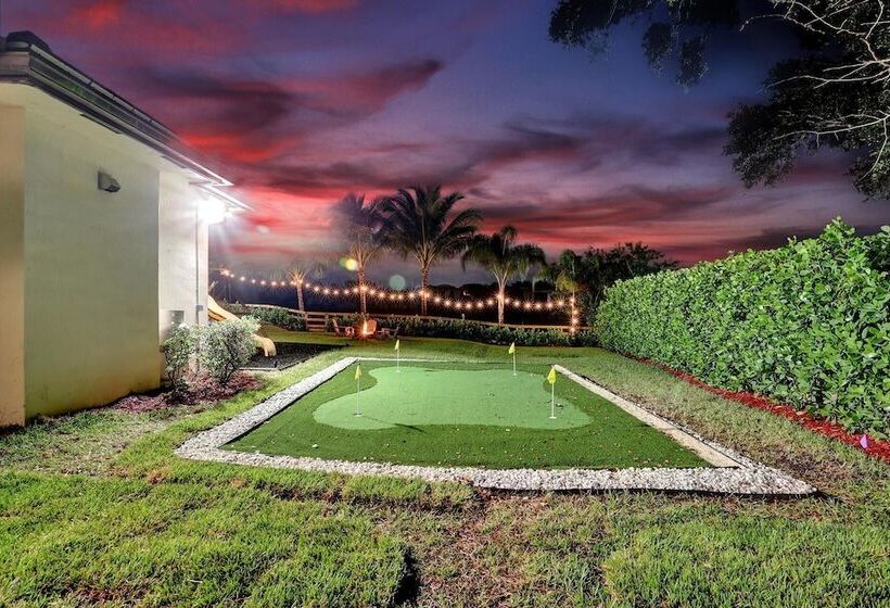 Luxury 8 Br With Pool & Mini Golf & Soccer