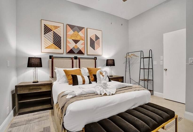 Luxury 8 Br With Pool & Mini Golf & Soccer