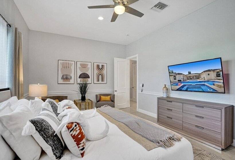 Luxury 8 Br With Pool & Mini Golf & Soccer