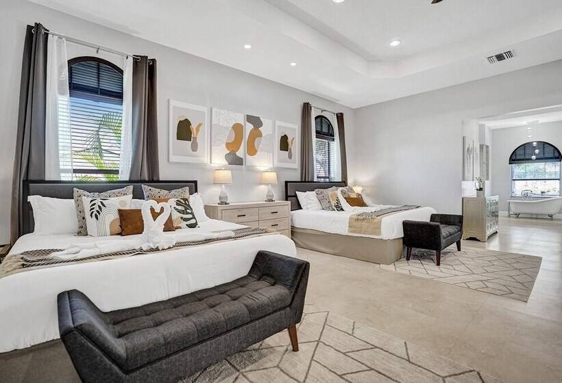 Luxury 8 Br With Pool & Mini Golf & Soccer