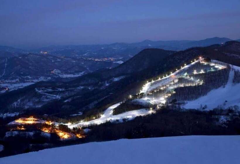 Maggie Valley Cabin W/ Private Hot Tub & Game Room