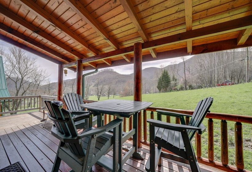 Maggie Valley Cabin W/ Private Hot Tub & Game Room