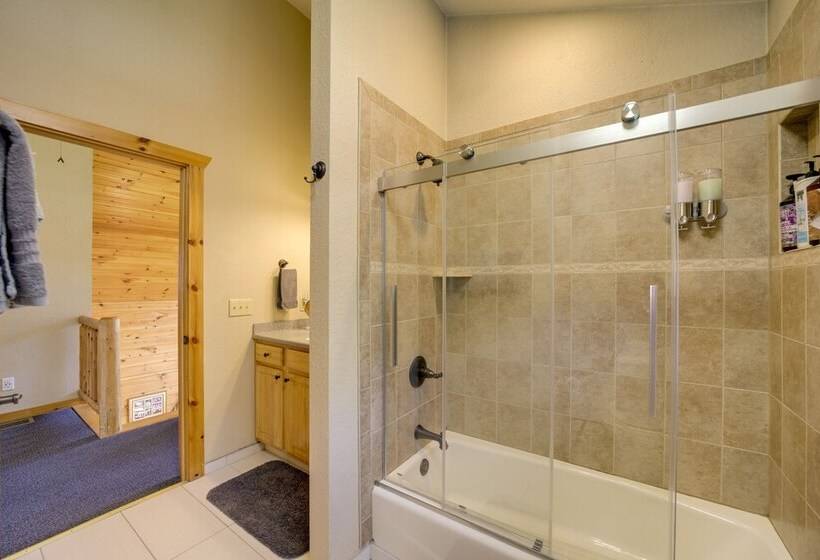 Maggie Valley Cabin W/ Private Hot Tub & Game Room