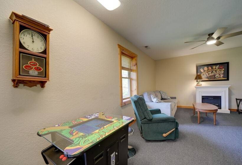 Maggie Valley Cabin W/ Private Hot Tub & Game Room